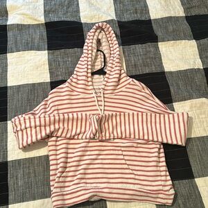 Cropped striped sweatshirt top.